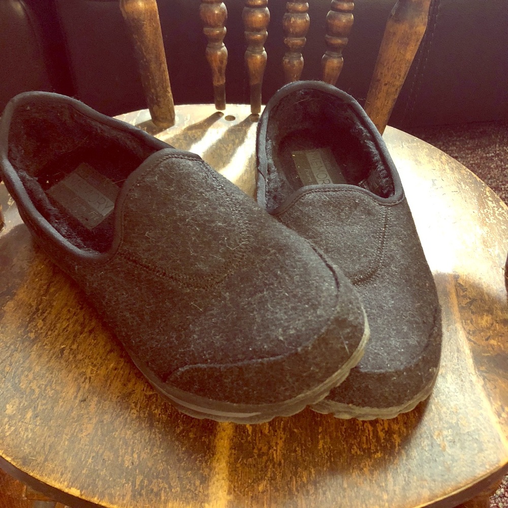 Skechers memoryfoam slip on size 7 only worn once